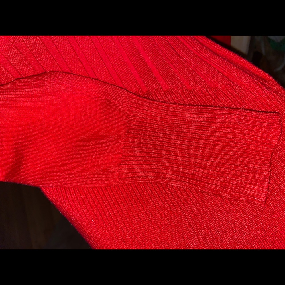 Red Turtleneck - Picture 6 of 11